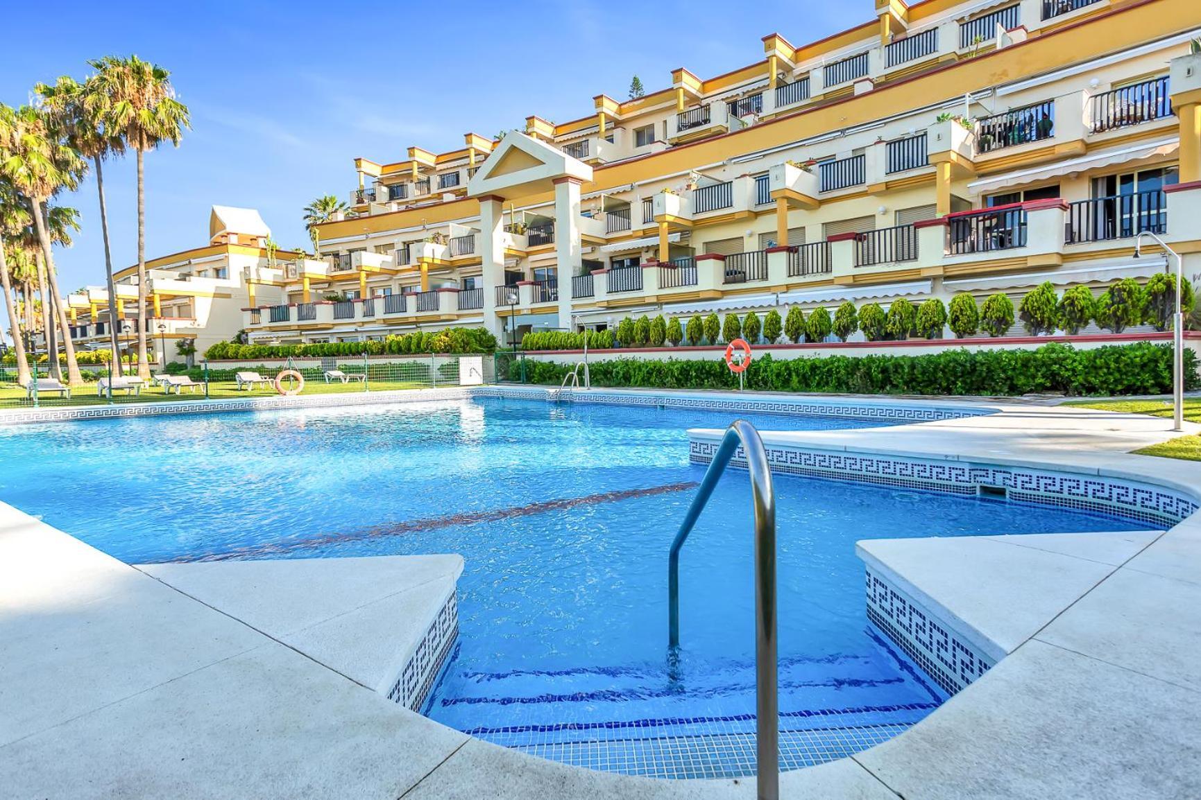 Modern Romana Playa 723 In Marbella, Elviria Appartamento *